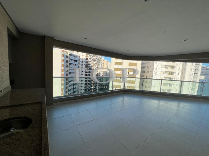 Apartamento à venda com 3 quartos, 140m² - Foto 2