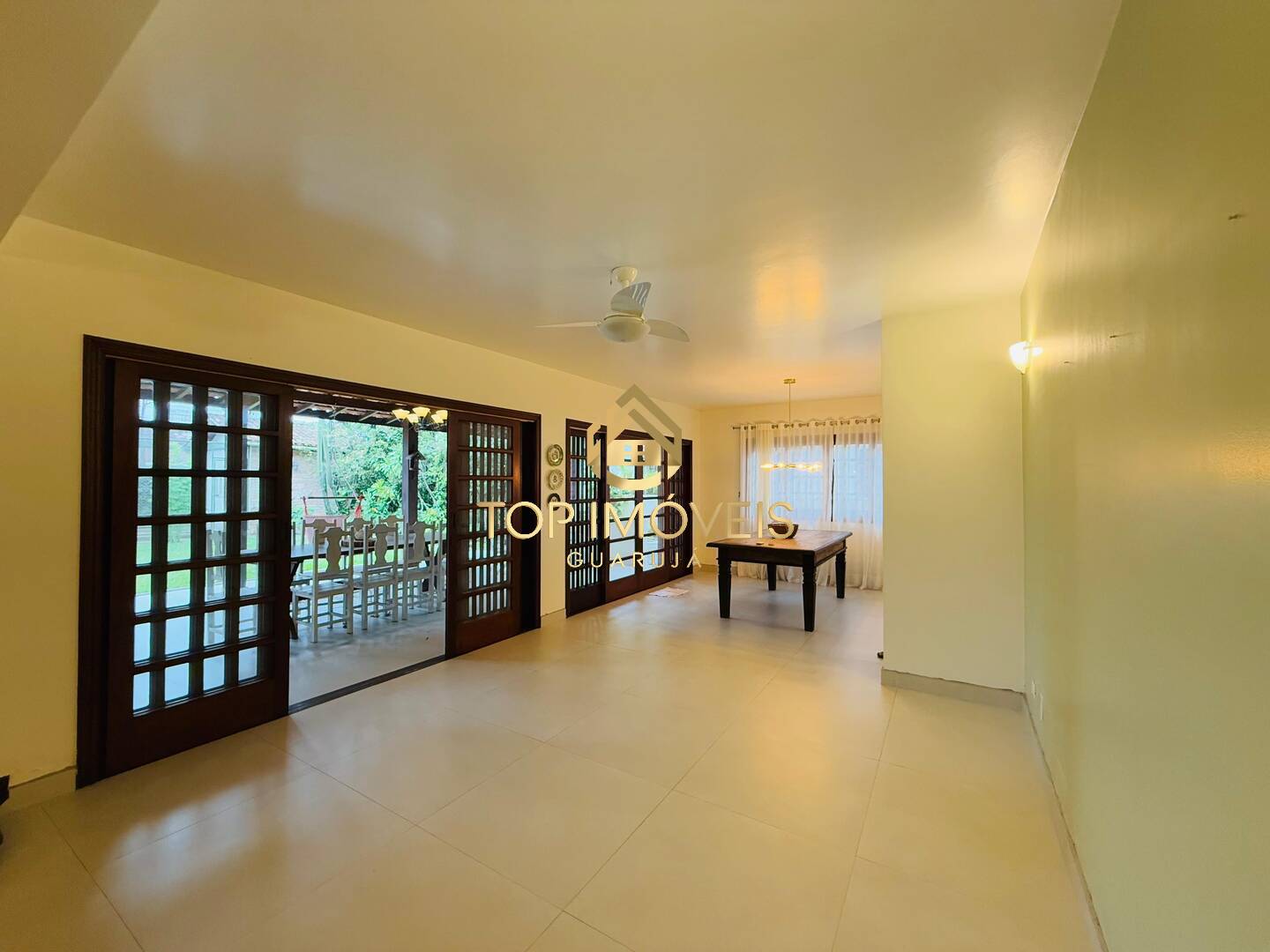 Casa para alugar com 5 quartos, 150m² - Foto 2