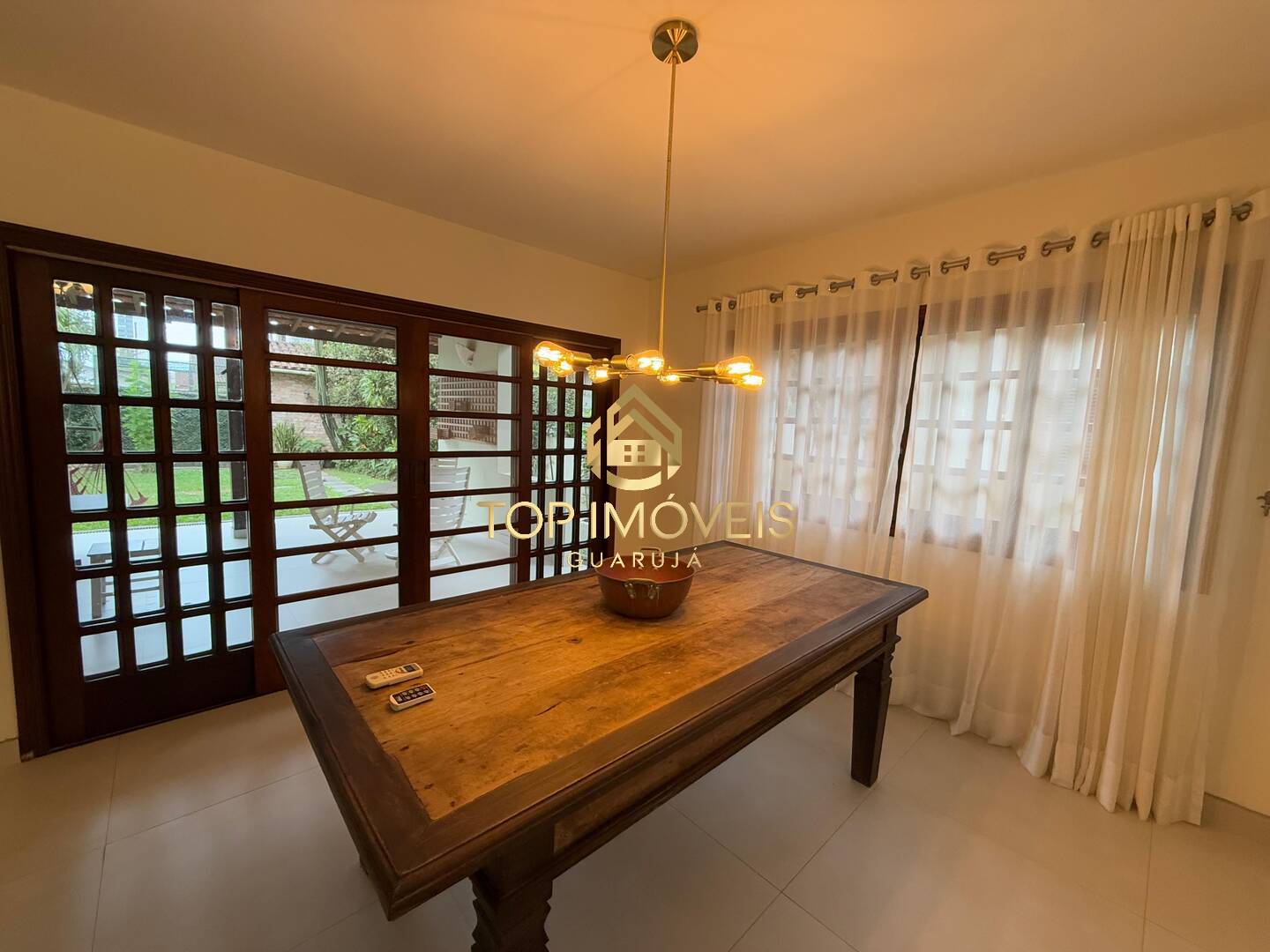 Casa para alugar com 5 quartos, 150m² - Foto 1