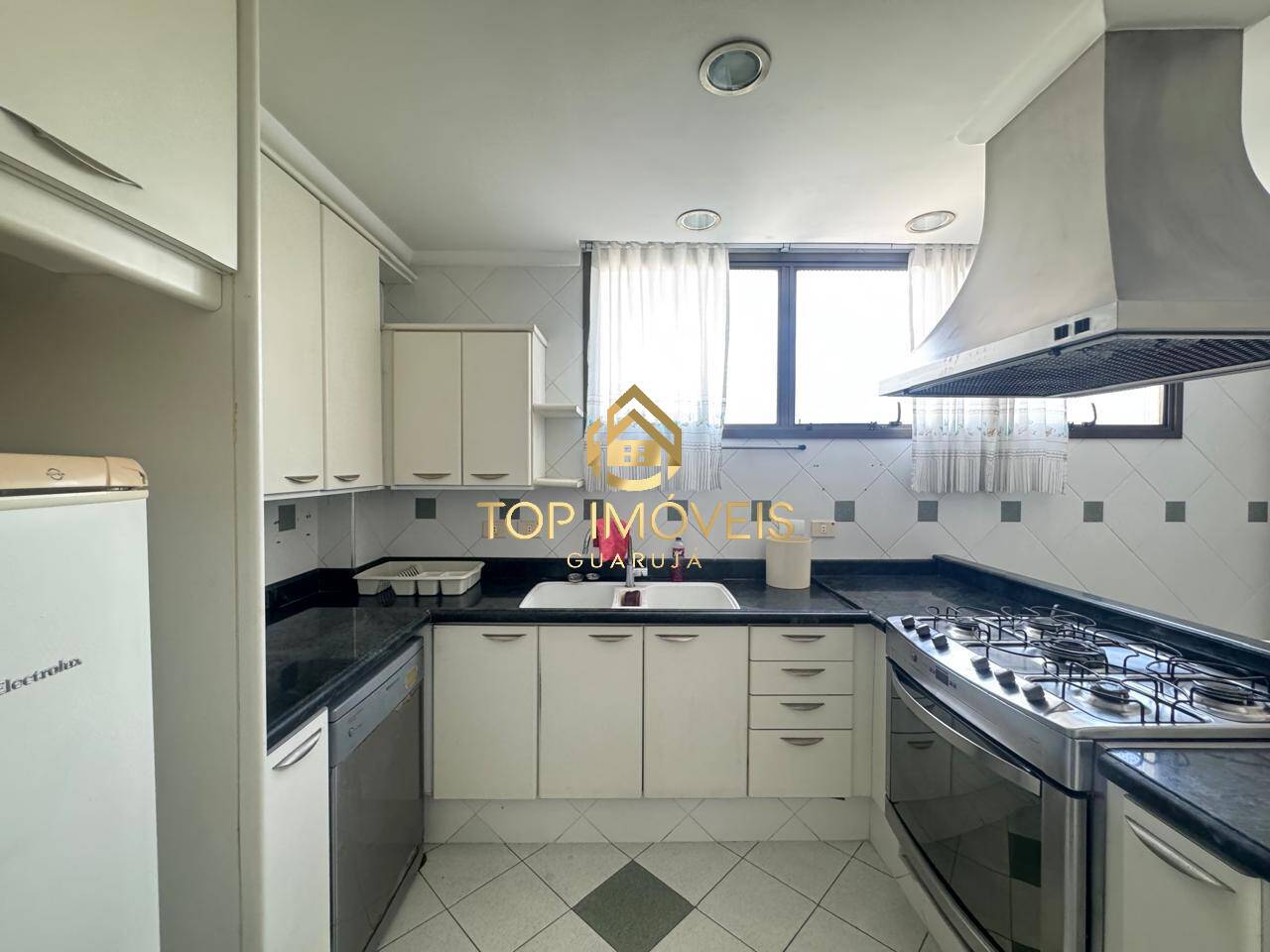 Apartamento para alugar com 4 quartos, 240m² - Foto 17