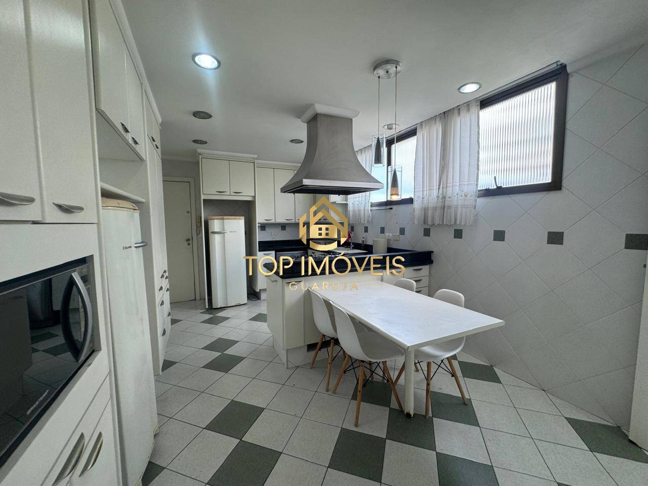 Apartamento para alugar com 4 quartos, 240m² - Foto 15